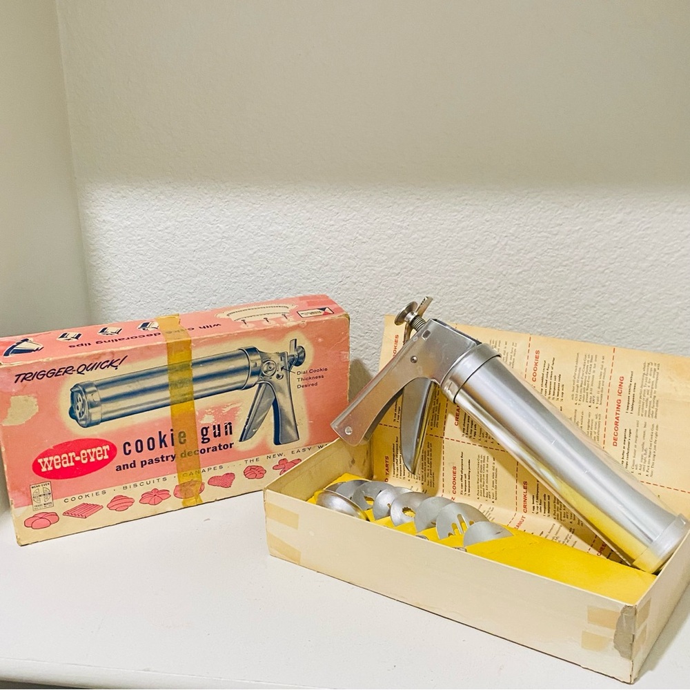 VTG NOS 1950s Wear-Ever Cookie Gun and Pastry Decorator (Missing one piece)